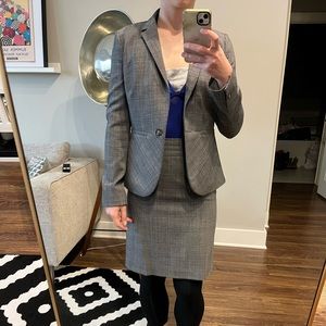Banana Republic Size 0 gray skirt suit